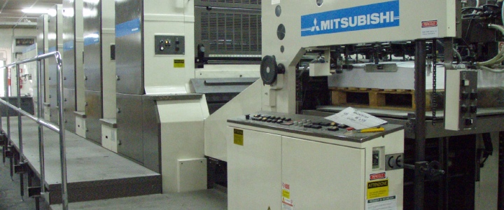Inspektion einer gebrauchten Mitsubishi 5G-5 Druckmaschine in Italien